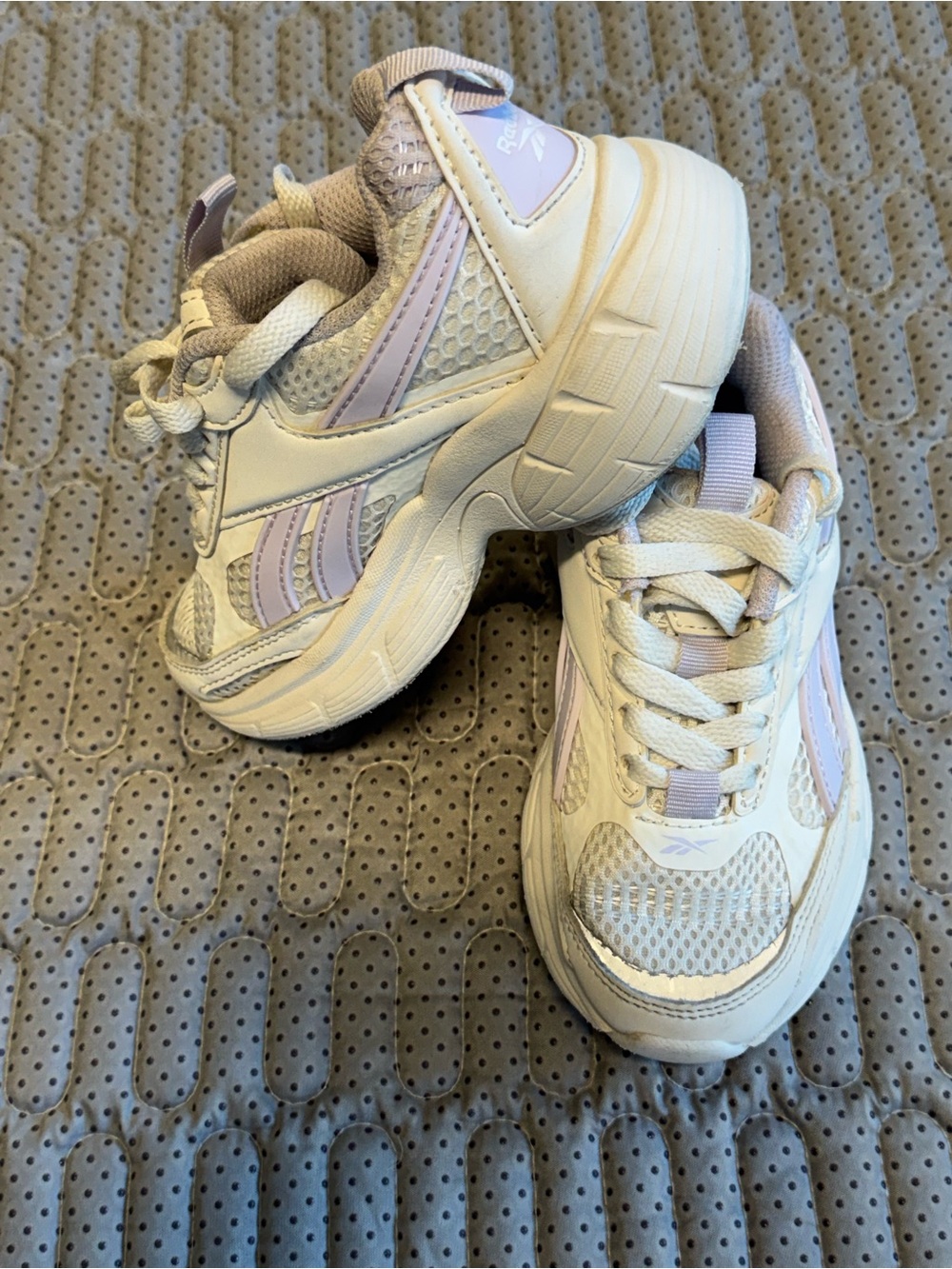 Reebok kid’s Chunky Sneaker in White and Lavender Accent - Picture 8 of 10